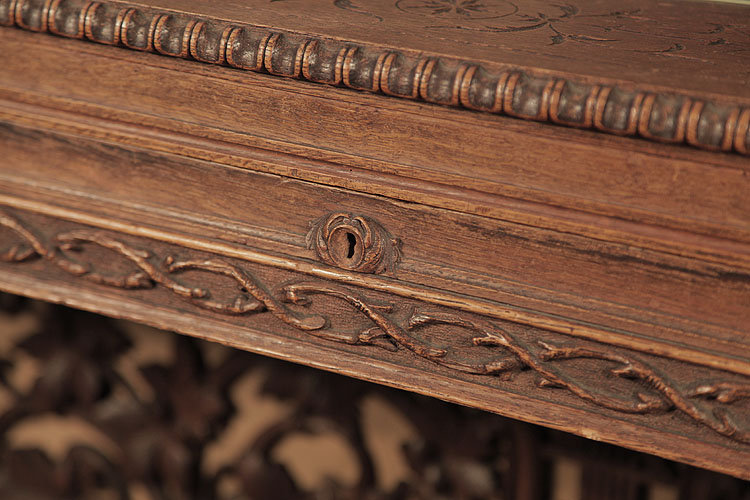 Biese Hof carved detail