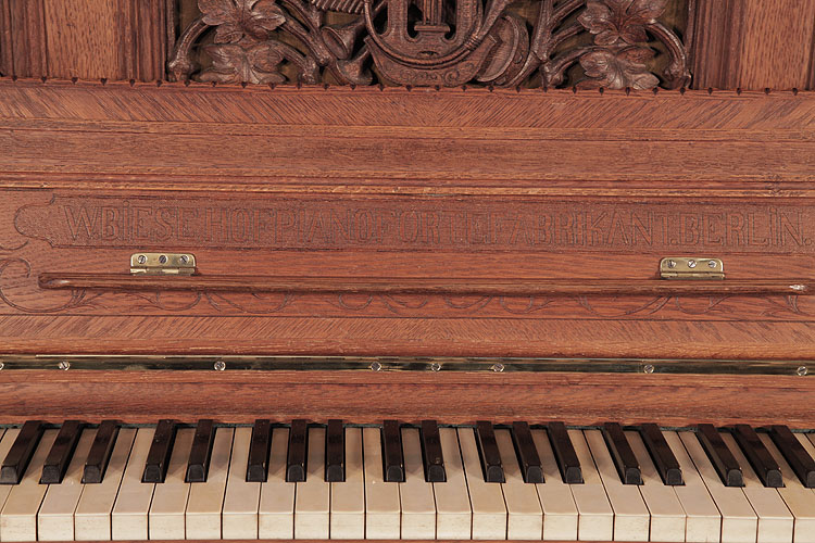 Biese Hof manufacturer's logo on fall