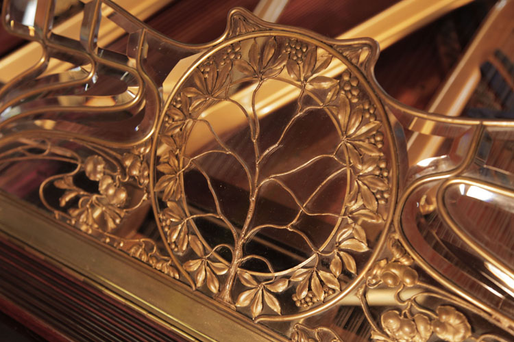 A central circular tree of life is surrounded by a laurel leaf wreath 