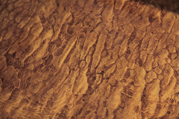 Quilted maple wood grain detail