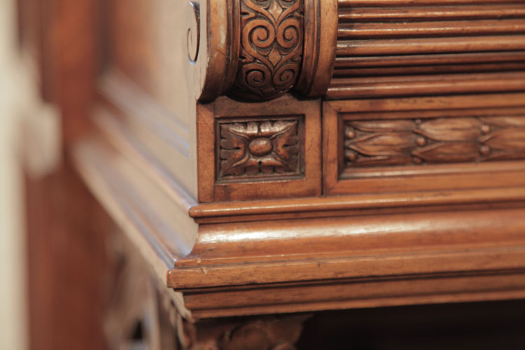Gast carved, rosette detail