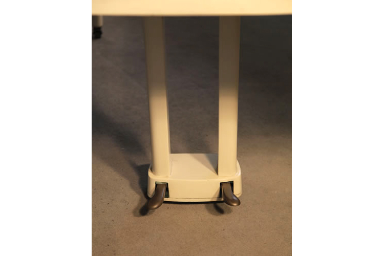 Rippen minimal style two-pedal piano lyre