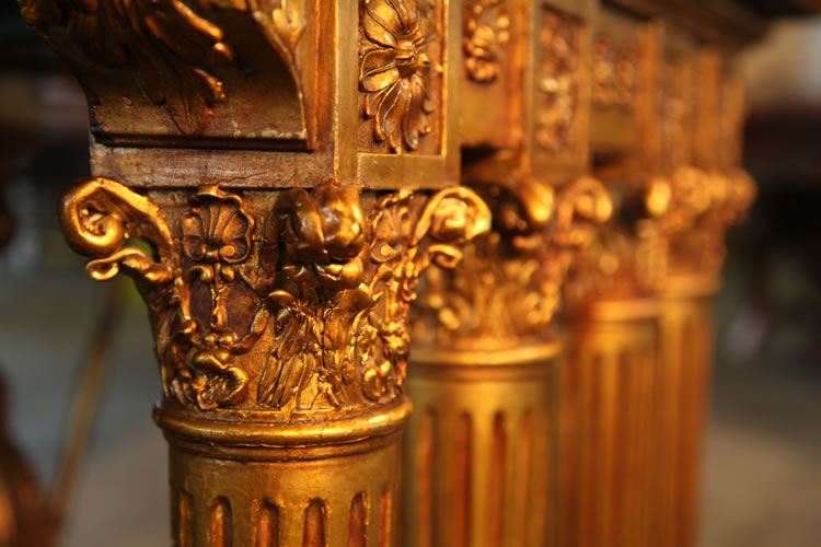 Detail of the Corinthian pillars