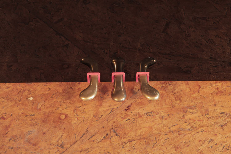 Steinway piano pedals with third sostenuto pedal