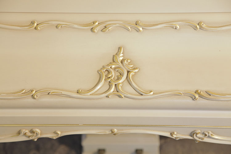 Piano fall central motif detail